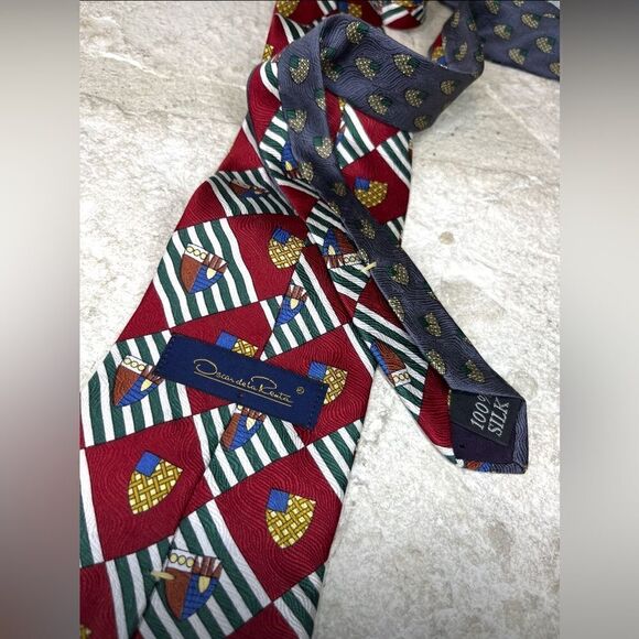 Oscar de la Renta 100% silk crest necktie - Picture 3 of 3
